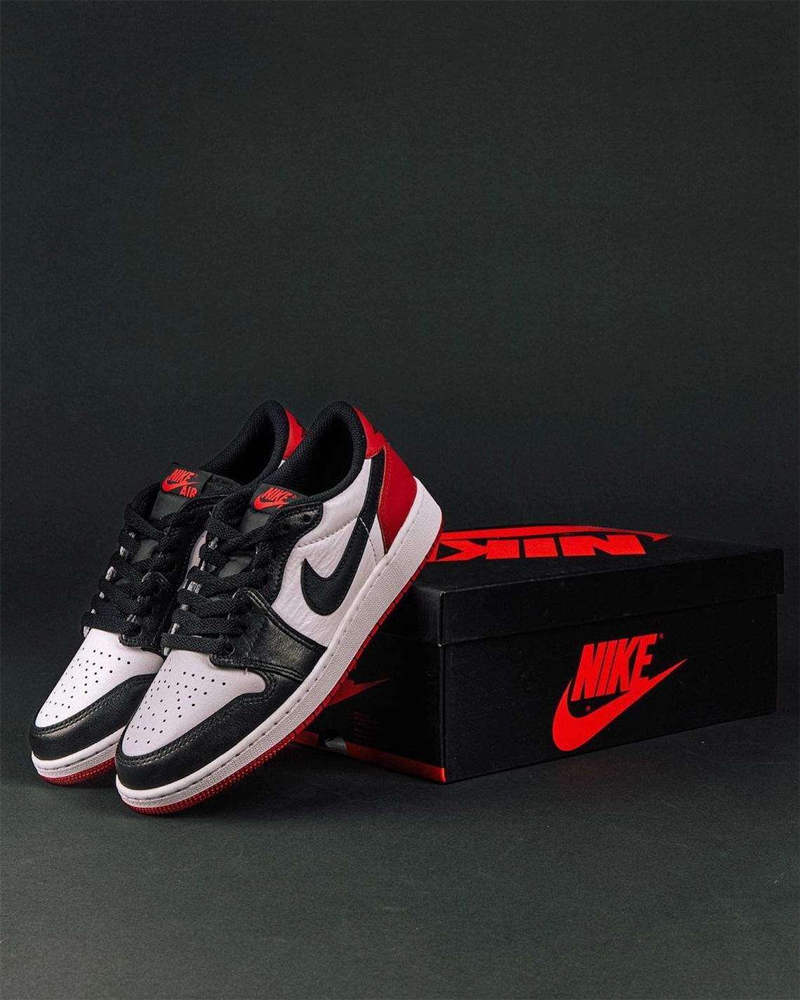 Cái nhìn đầu tiên về Air Jordan 1 Low OG “Black Toe” sắp ra mắt
